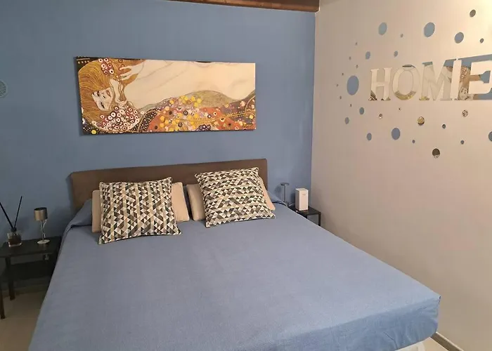 Turin-centric Con Terrazza Apartment